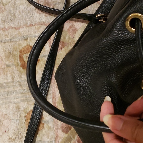 Michael Kors bucket shoulder bag - Picture 6 of 7